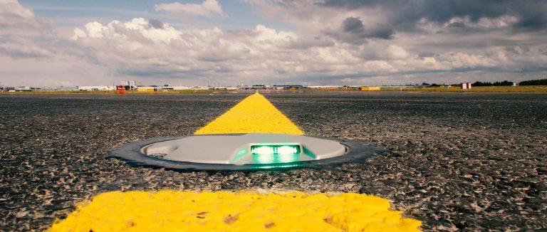 Article @ Airliners.de: How new LED systems are making airport lighting even more efficient